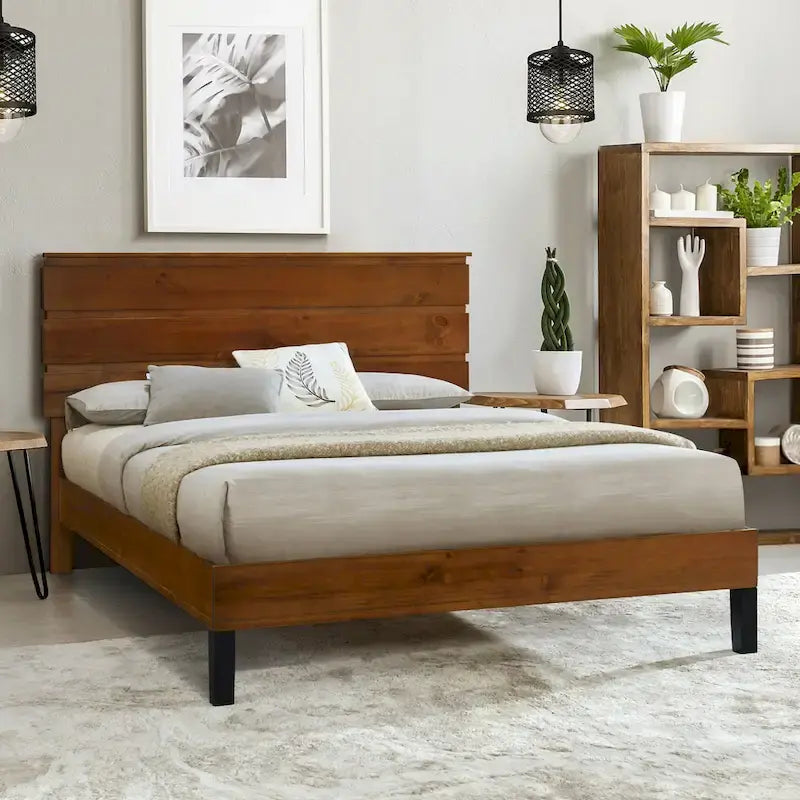 Lit plateforme marron format très grand lit en bois massif de style Mid-Century avec tête de lit à trois panneaux