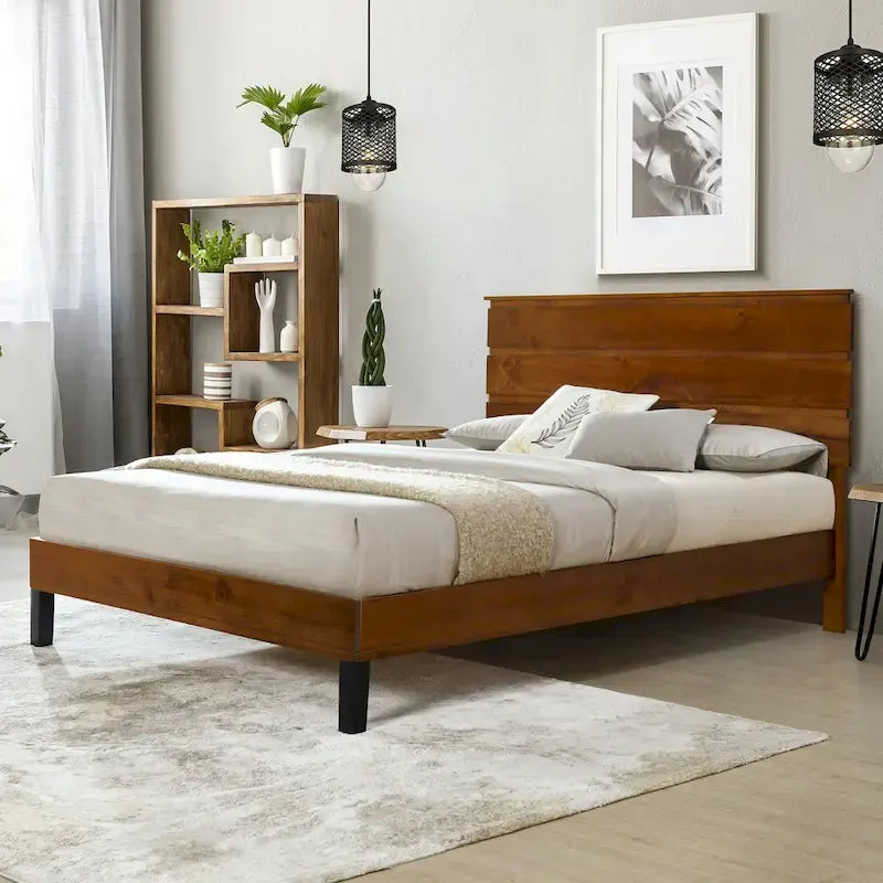 Lit plateforme marron format très grand lit en bois massif de style Mid-Century avec tête de lit à trois panneaux